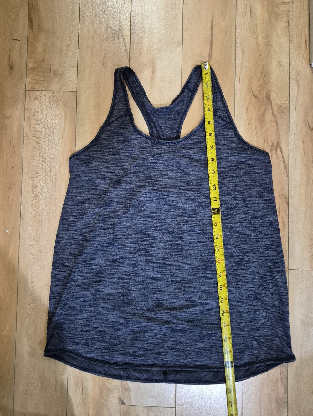 Lululemon women's size 4 or 6 gray tank top - Picture 3 of 5